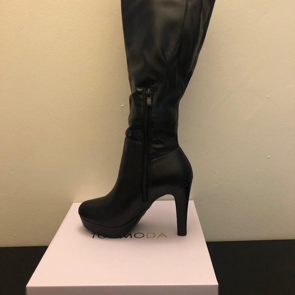 Ladies knee high boots